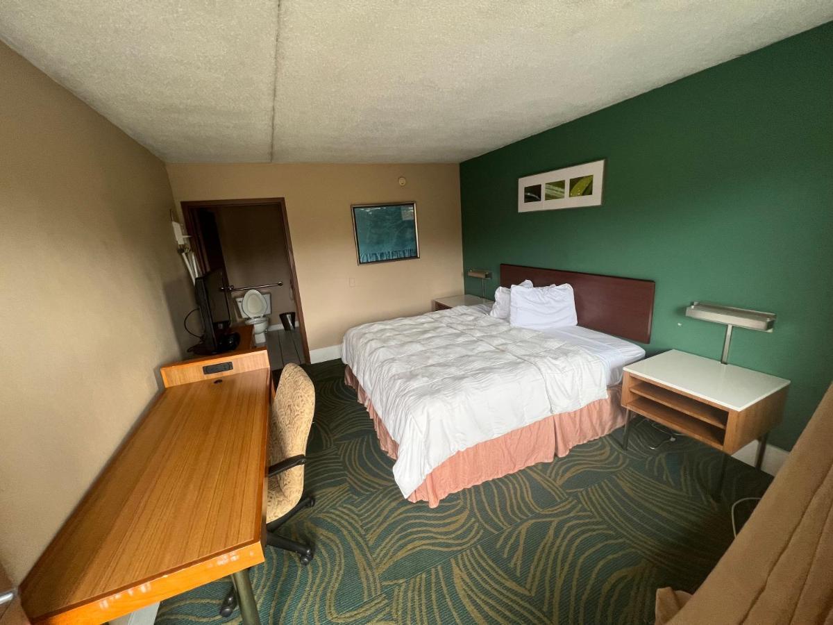 Hilltop Inn Pittsburgh Crafton Zewnętrze zdjęcie
